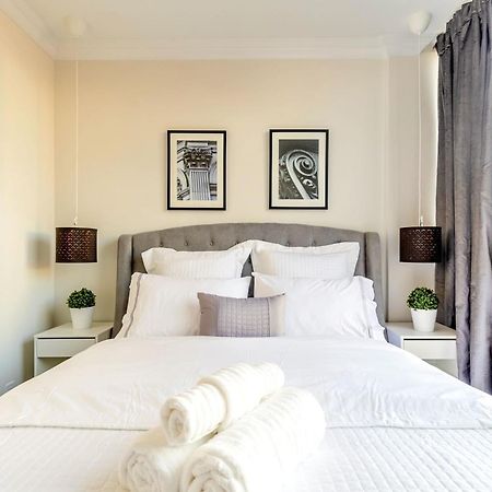 تورونتو Modern Pet-Friendly Chinatown Apartment المظهر الخارجي الصورة