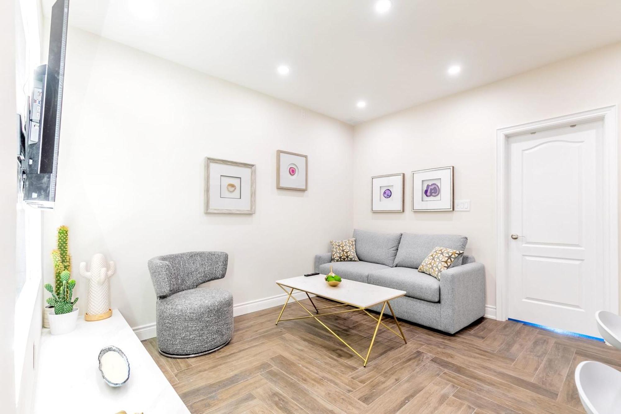 تورونتو Modern Pet-Friendly Chinatown Apartment المظهر الخارجي الصورة